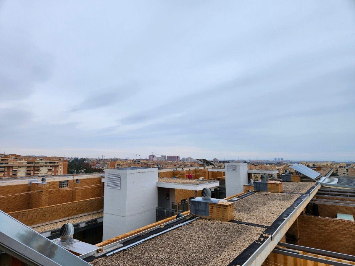 Luminoso Dúplex en Teatinos con Gran Terraza, Piscina y Dos Plazas de Garaje — Foto 24