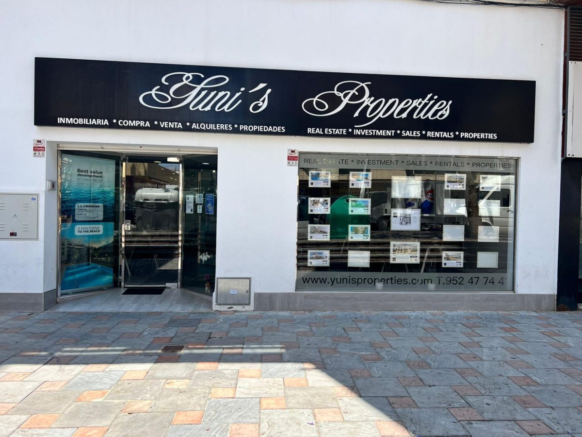 Local céntrico, reformado y con amplio escaparate, para entrar sin reformas — Foto 20