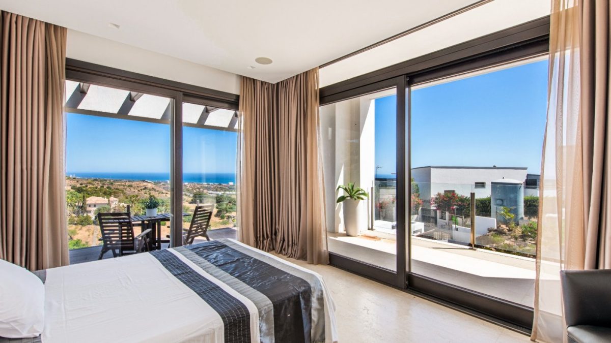 Marbella- Moderna Villa con vistas panorámicas al Mar, Gibraltar y Norte de Africa — Foto 12