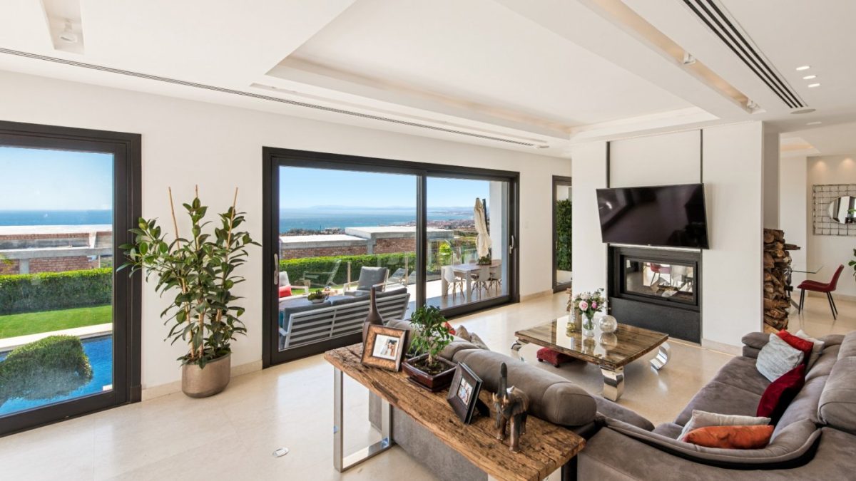 Marbella- Moderna Villa con vistas panorámicas al Mar, Gibraltar y Norte de Africa — Foto 7