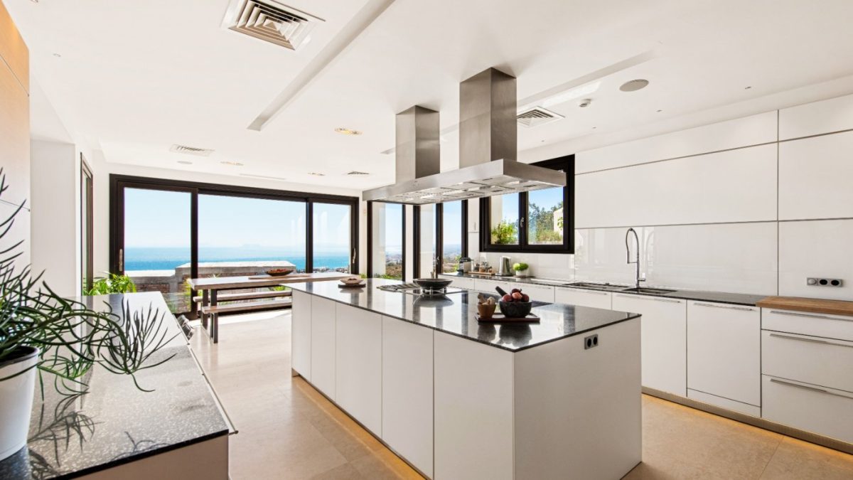 Marbella- Moderna Villa con vistas panorámicas al Mar, Gibraltar y Norte de Africa — Foto 21