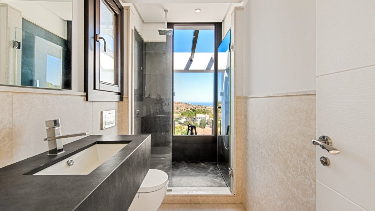 Marbella- Moderna Villa con vistas panorámicas al Mar, Gibraltar y Norte de Africa — Foto 13