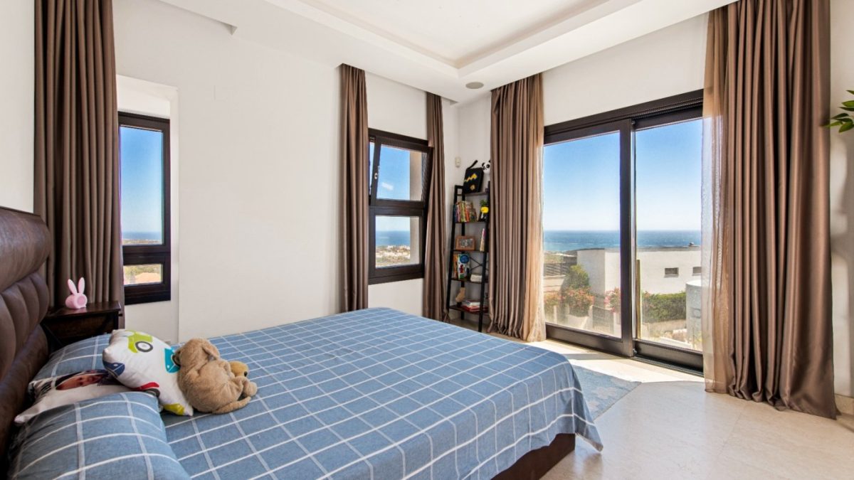 Marbella- Moderna Villa con vistas panorámicas al Mar, Gibraltar y Norte de Africa — Foto 19