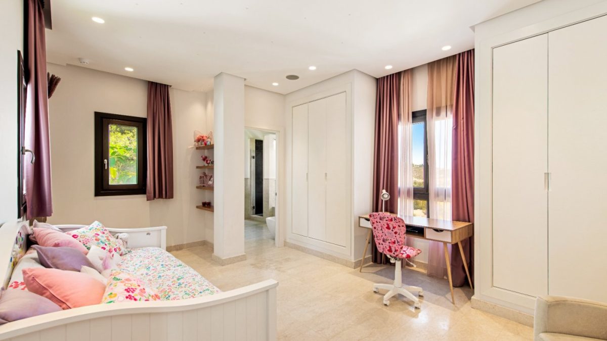 Marbella- Moderna Villa con vistas panorámicas al Mar, Gibraltar y Norte de Africa — Foto 17