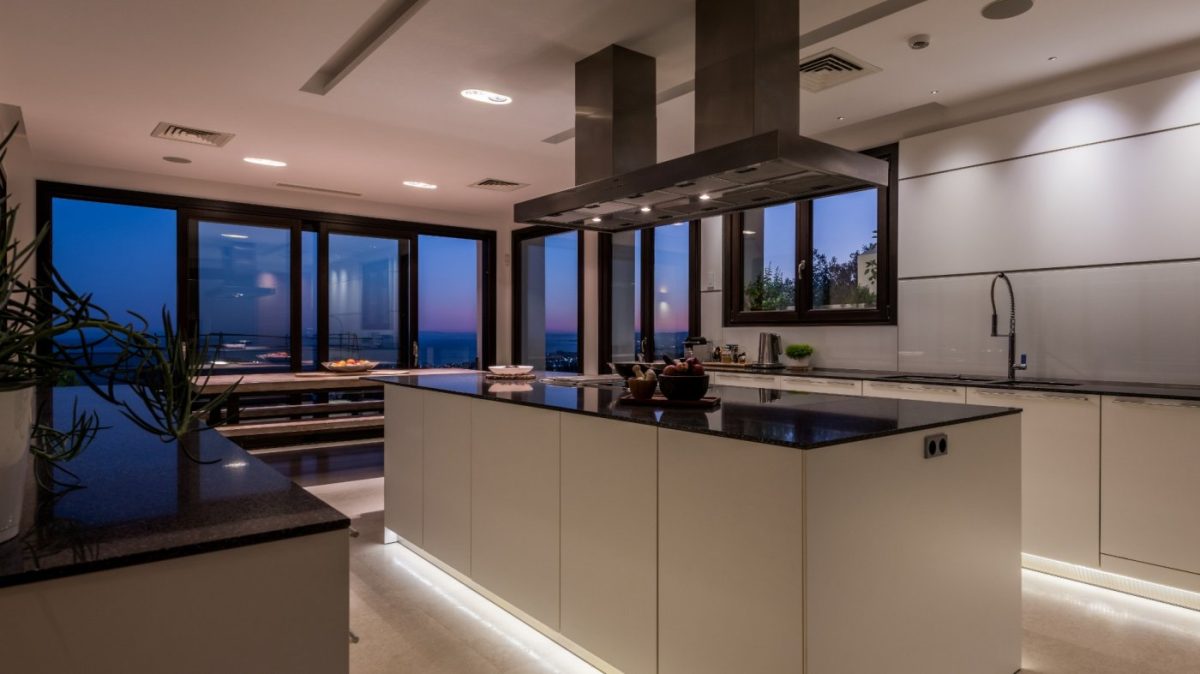 Marbella- Moderna Villa con vistas panorámicas al Mar, Gibraltar y Norte de Africa — Foto 23
