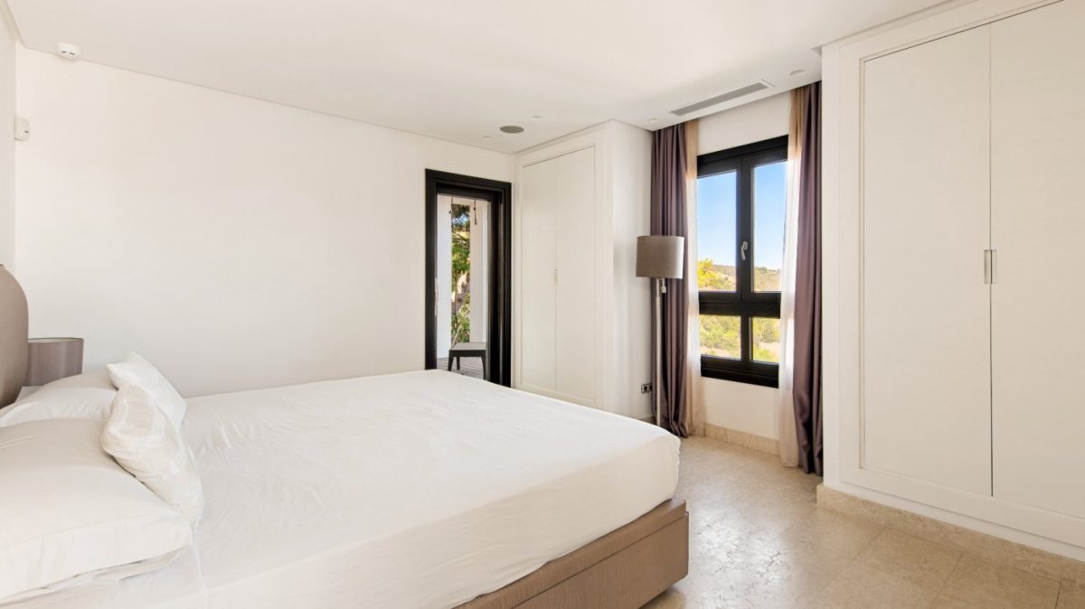 Marbella- Moderna Villa con vistas panorámicas al Mar, Gibraltar y Norte de Africa — Foto 16