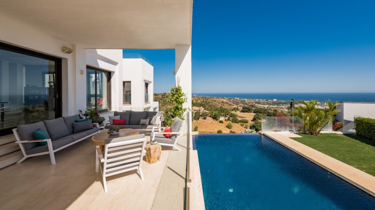 Marbella- Moderna Villa con vistas panorámicas al Mar, Gibraltar y Norte de Africa — Foto 3