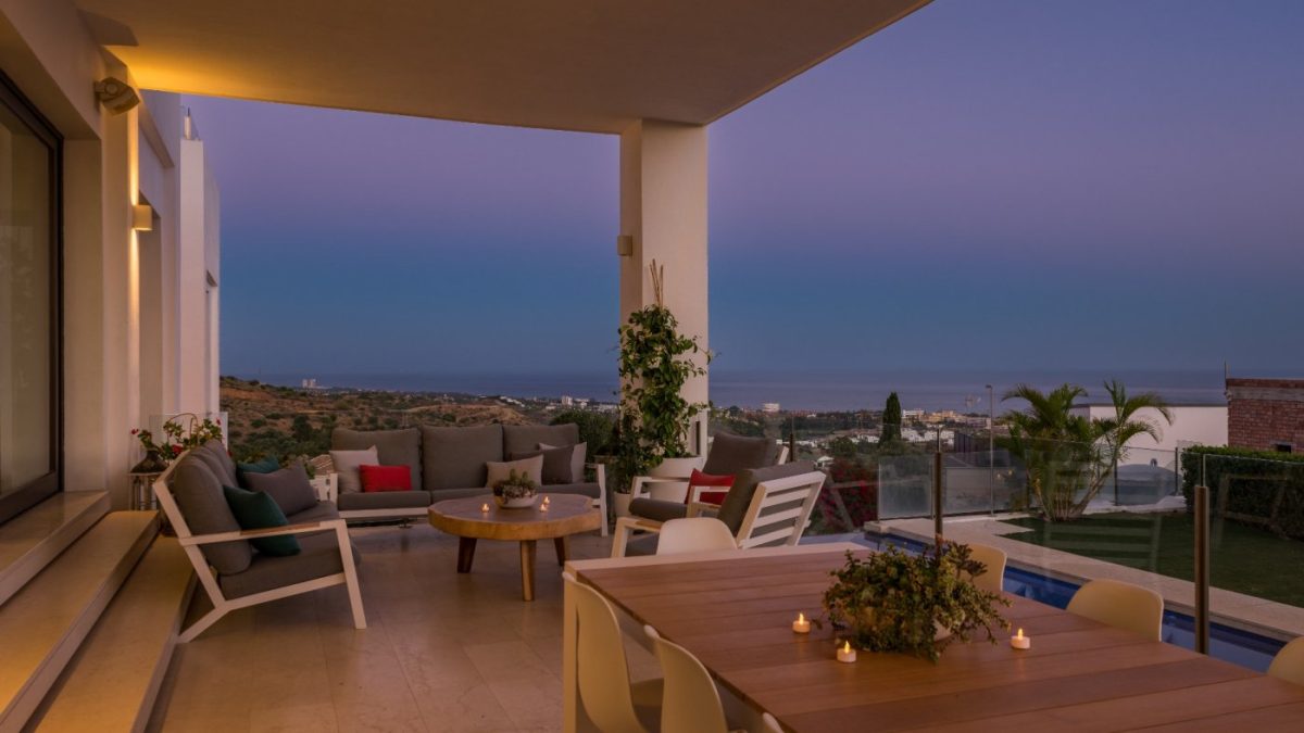 Marbella- Moderna Villa con vistas panorámicas al Mar, Gibraltar y Norte de Africa — Foto 28