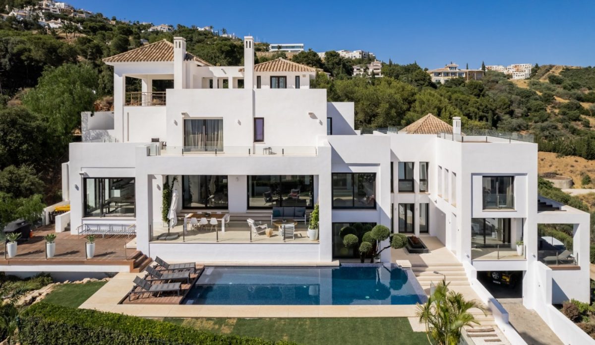Marbella- Moderna Villa con vistas panorámicas al Mar, Gibraltar y Norte de Africa — Foto 1