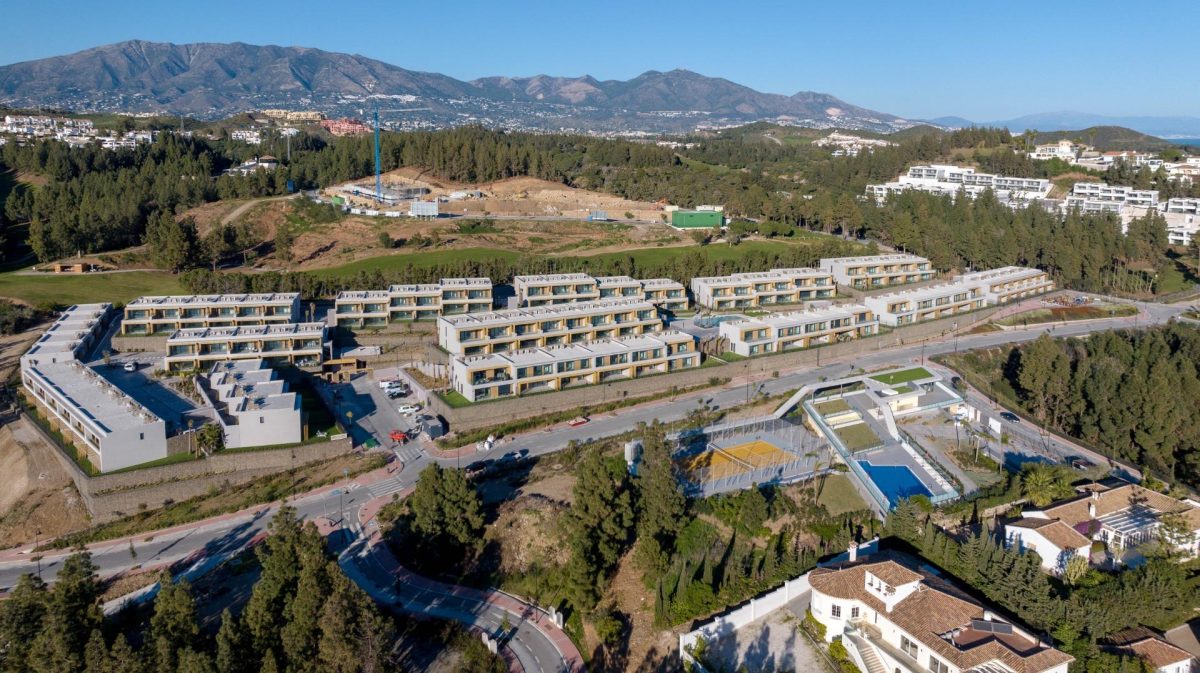 NUEVOS  Y ESPECTACULARES ADOSADOS DE 3 Y 4 DORMITORIOS EN EL CHAPARRAL - MIJAS — Foto 27