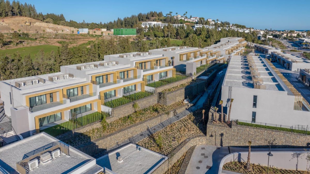NUEVOS  Y ESPECTACULARES ADOSADOS DE 3 Y 4 DORMITORIOS EN EL CHAPARRAL - MIJAS — Foto 12