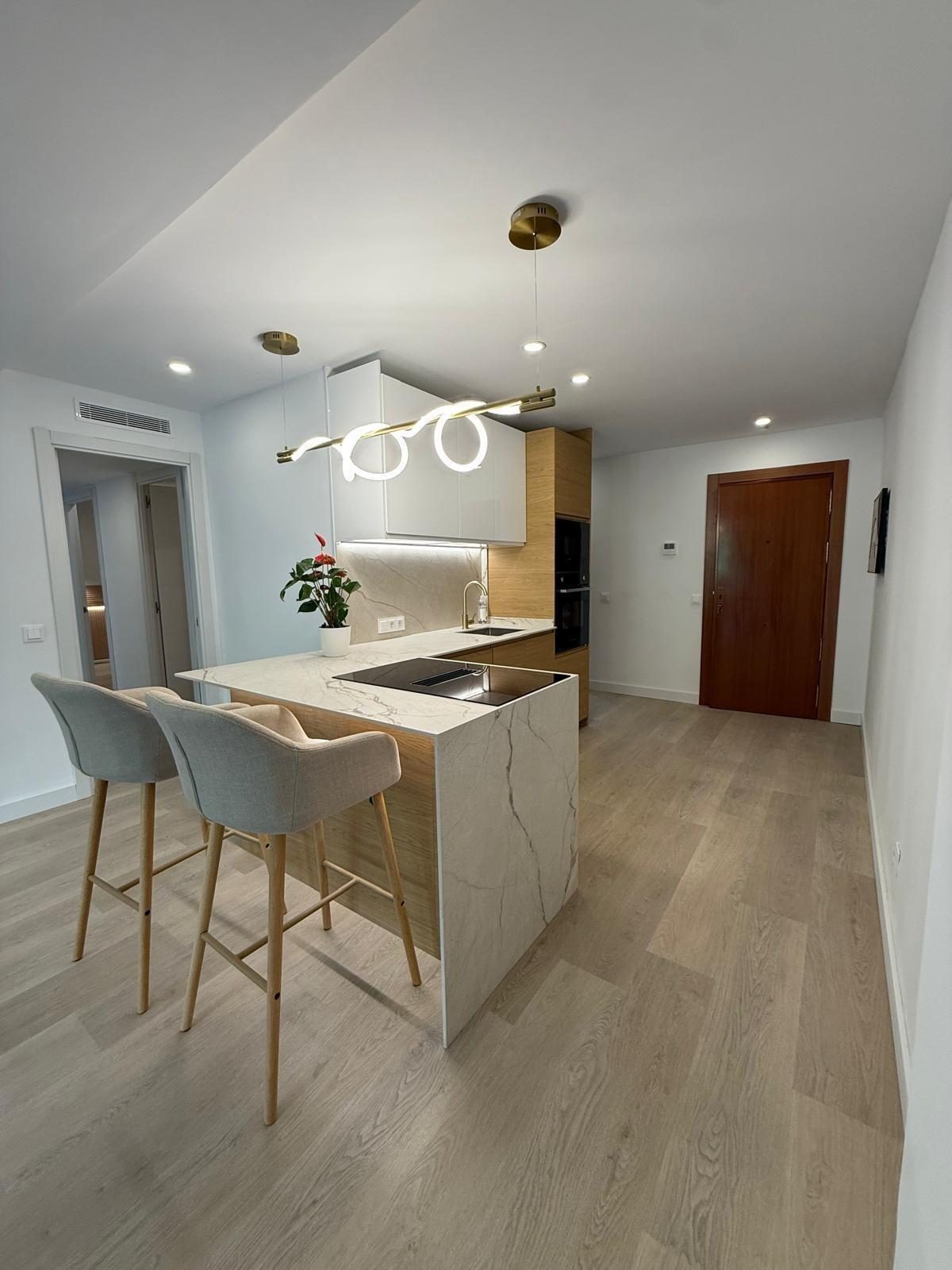 Piso totalmente renovado en zona residencial tranquila — Fuengirola — Foto 1