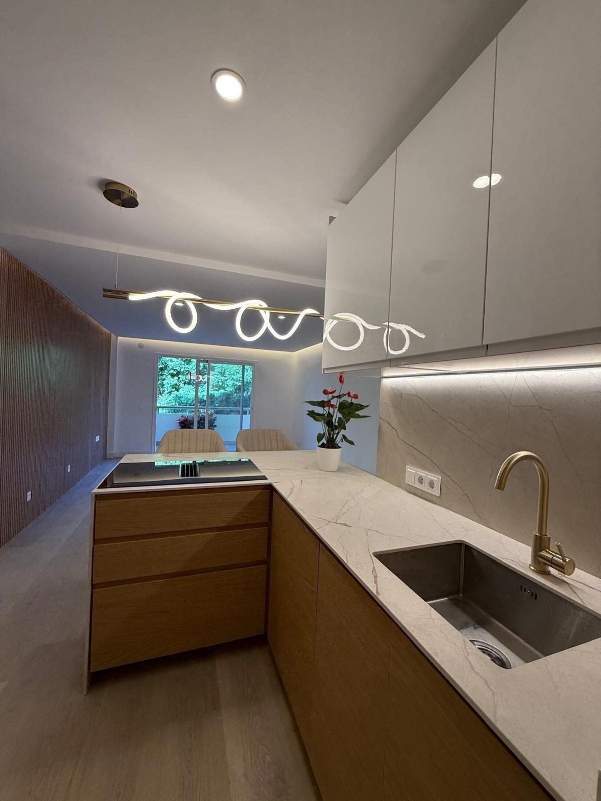 Piso totalmente renovado en zona residencial tranquila — Fuengirola — Foto 3