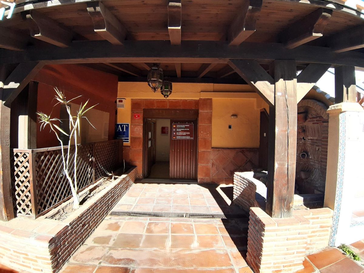 Amplio Local Comercial de 600 m² en Ubicación Estratégica de Calahonda Baja — Foto 3