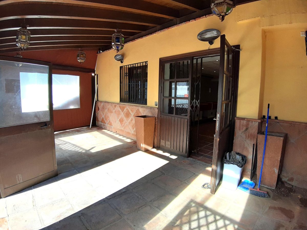 Amplio Local Comercial de 600 m² en Ubicación Estratégica de Calahonda Baja — Foto 2