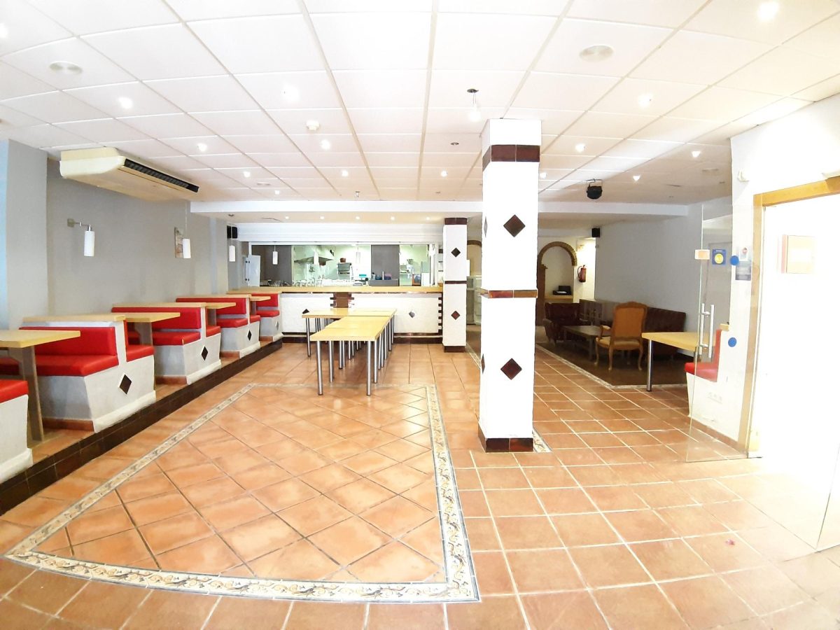 Amplio Local Comercial de 600 m² en Ubicación Estratégica de Calahonda Baja — Foto 4