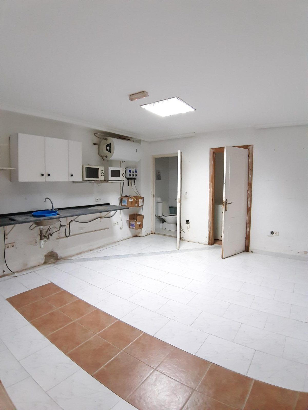 Amplio Local Comercial de 600 m² en Ubicación Estratégica de Calahonda Baja — Foto 25