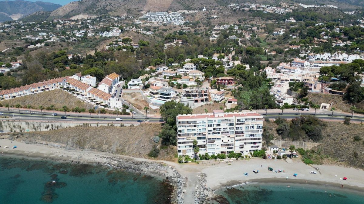 TU VILLA DE ENSUEÑO CON INCREÍBLES VISTAS AL MAR EN BENALMÁDENA A PRIMERA LINEA DE PLAYA — Foto 30