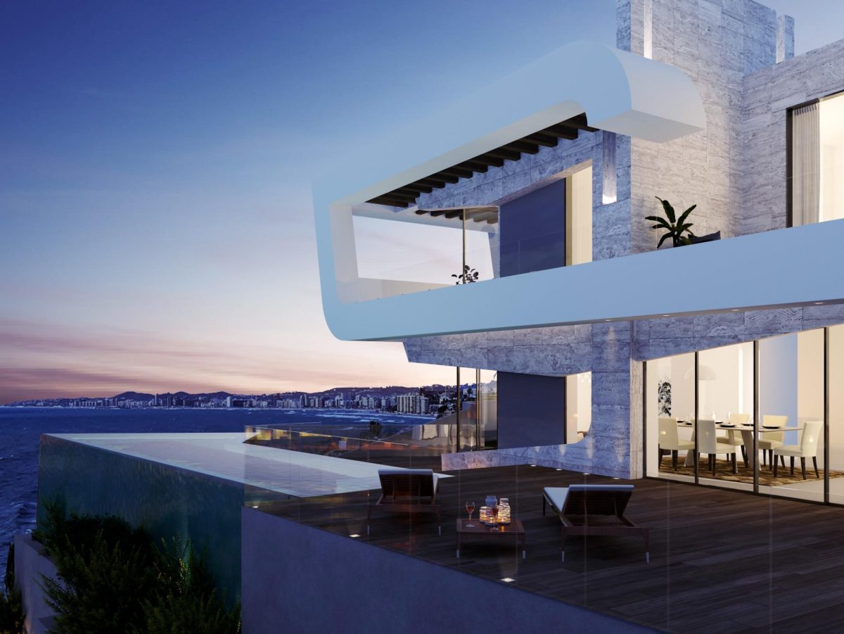 TU VILLA DE ENSUEÑO CON INCREÍBLES VISTAS AL MAR EN BENALMÁDENA A PRIMERA LINEA DE PLAYA — Foto 1