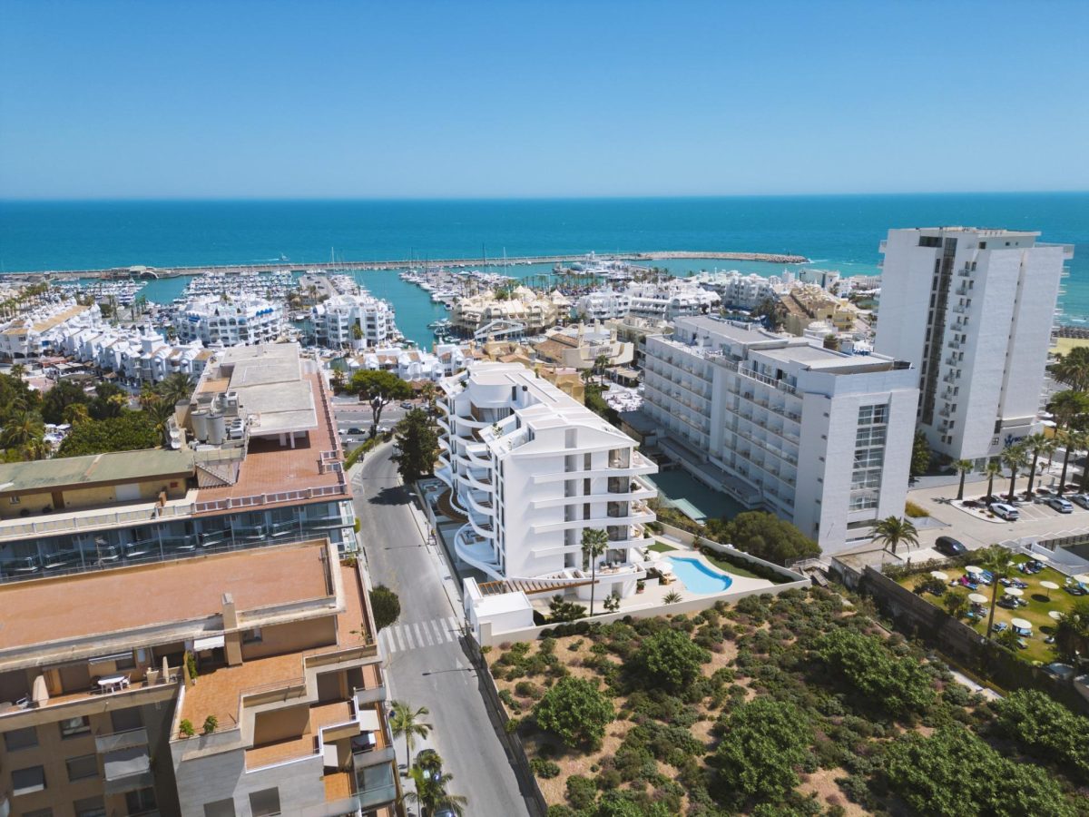 MARAVILLOSA PROMOCIÓN DE 33 LUJOSOS APARTAMENTOS EN PUERTO MARINA — Foto 9