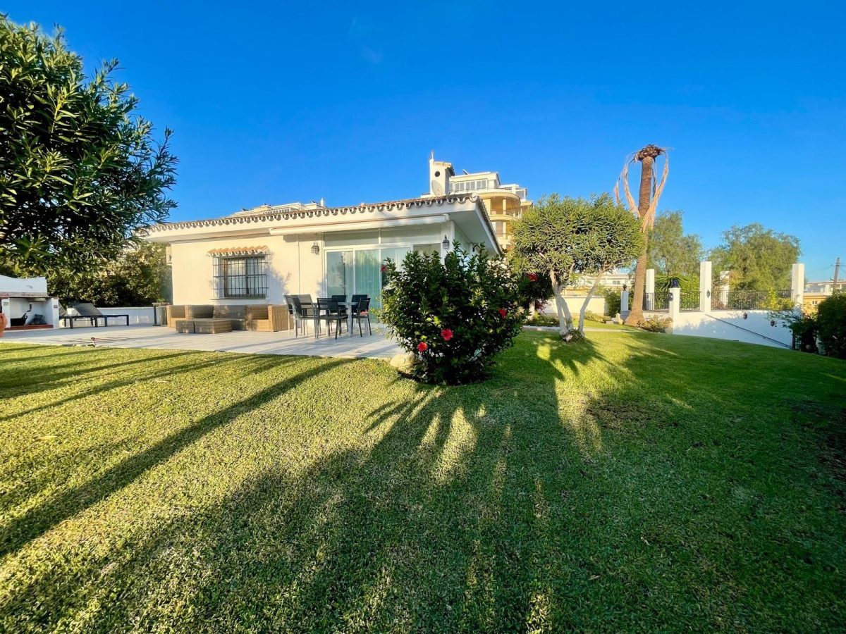 Encantadora villa con jardín y orientación suroeste en La Cala de Mijas — Foto 5