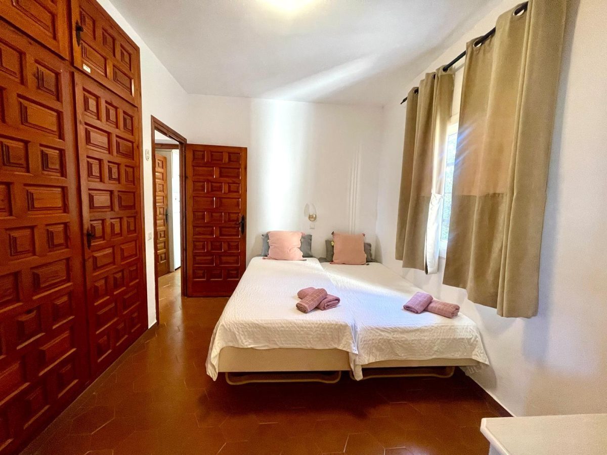 Encantadora villa con jardín y orientación suroeste en La Cala de Mijas — Foto 22