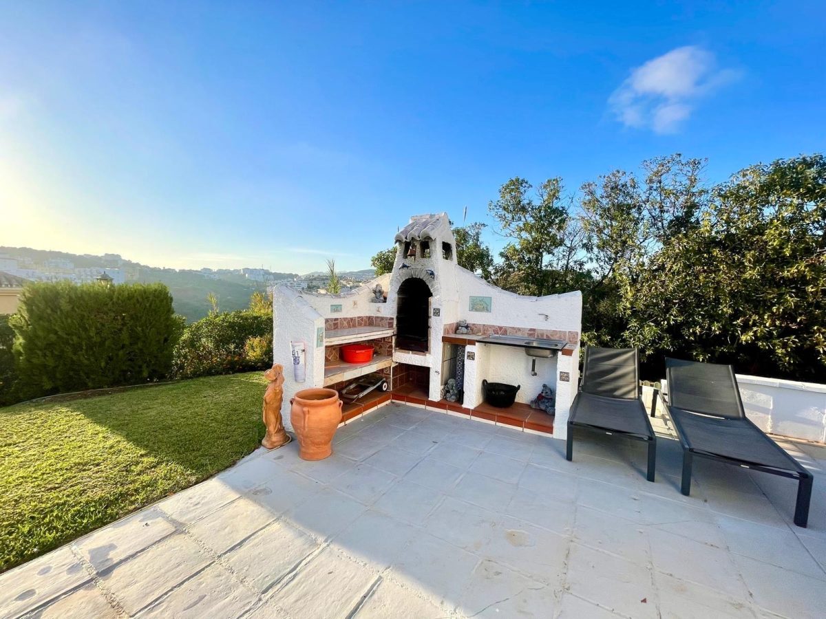 Encantadora villa con jardín y orientación suroeste en La Cala de Mijas — Foto 11