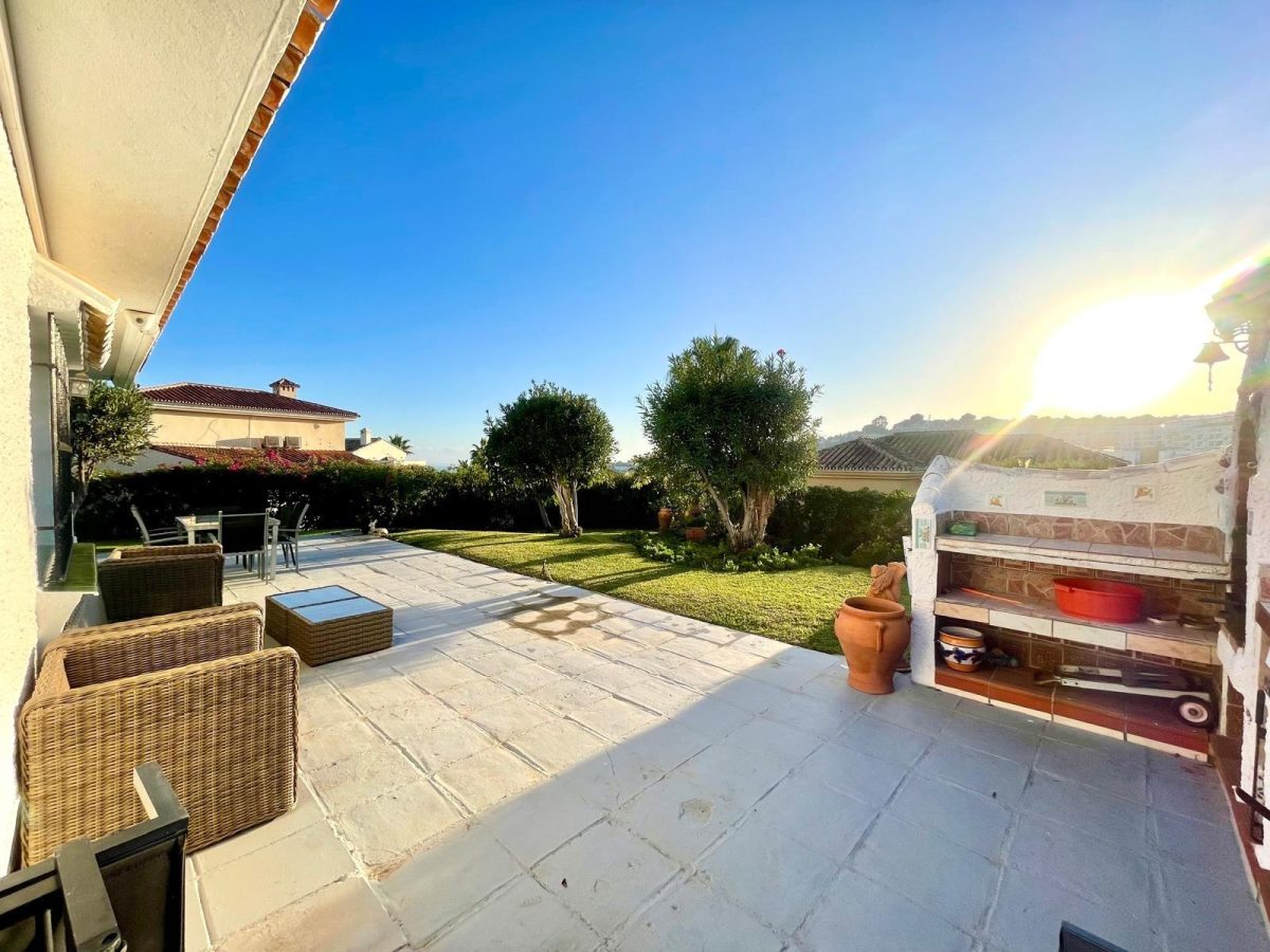 Encantadora villa con jardín y orientación suroeste en La Cala de Mijas — Foto 6
