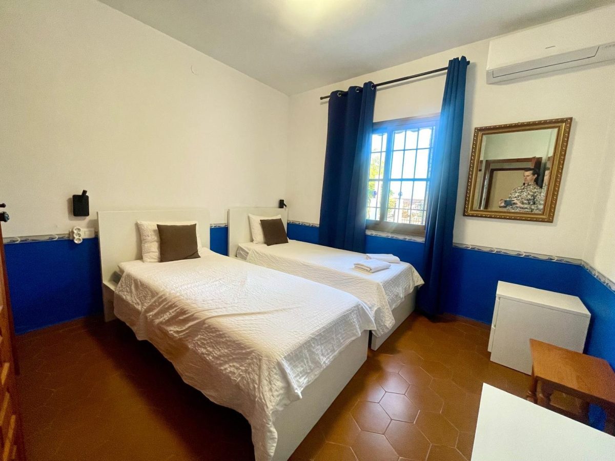 Encantadora villa con jardín y orientación suroeste en La Cala de Mijas — Foto 29