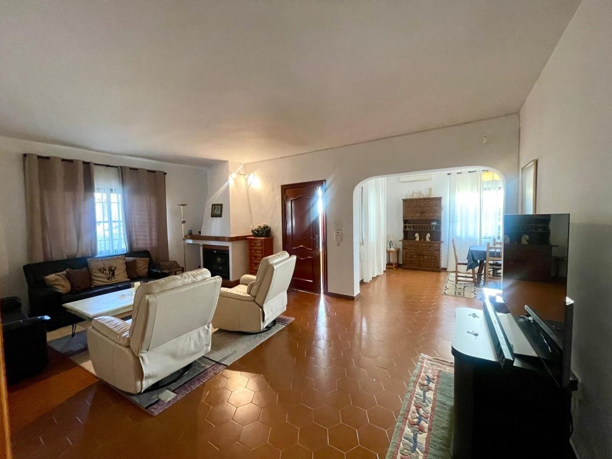 Encantadora villa con jardín y orientación suroeste en La Cala de Mijas — Foto 13