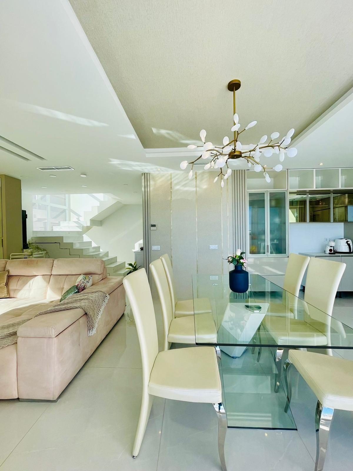 Exclusiva Villa de Lujo con Piscina Privada y Vistas Panorámicas en Benalmádena — Foto 19