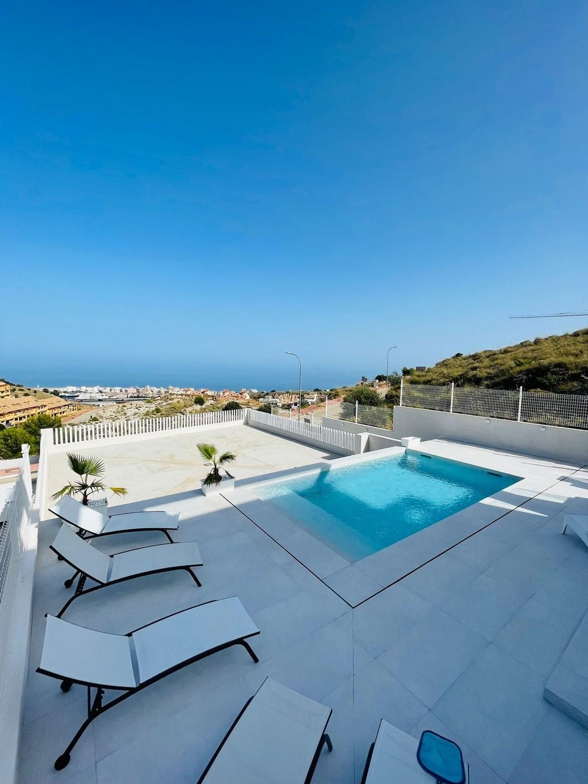 Exclusiva Villa de Lujo con Piscina Privada y Vistas Panorámicas en Benalmádena — Foto 2