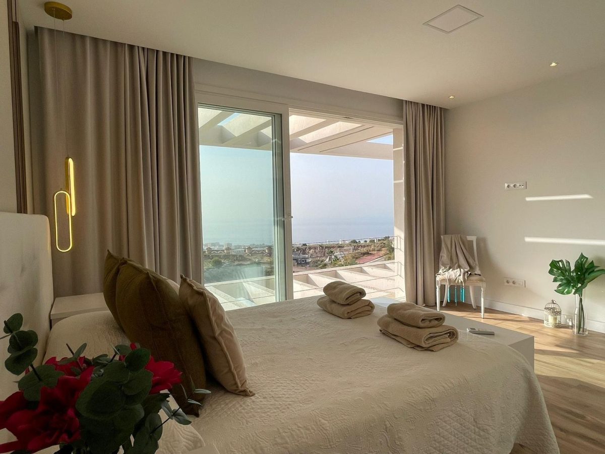 Exclusiva Villa de Lujo con Piscina Privada y Vistas Panorámicas en Benalmádena — Foto 25