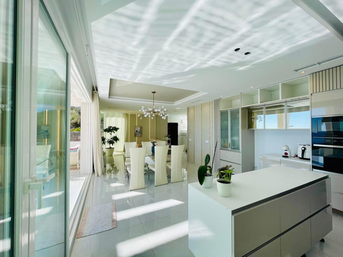 Exclusiva Villa de Lujo con Piscina Privada y Vistas Panorámicas en Benalmádena — Foto 22
