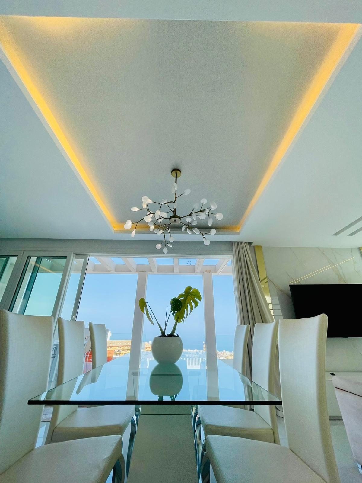 Exclusiva Villa de Lujo con Piscina Privada y Vistas Panorámicas en Benalmádena — Foto 10