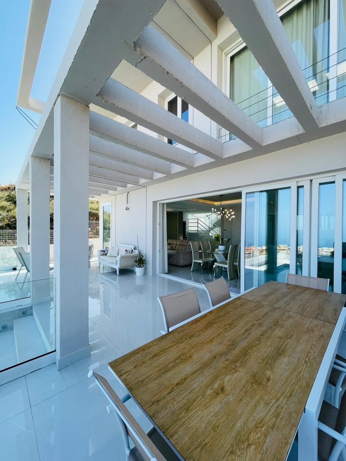 Exclusiva Villa de Lujo con Piscina Privada y Vistas Panorámicas en Benalmádena — Foto 3