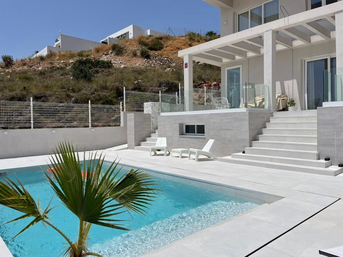 Exclusiva Villa de Lujo con Piscina Privada y Vistas Panorámicas en Benalmádena — Foto 12