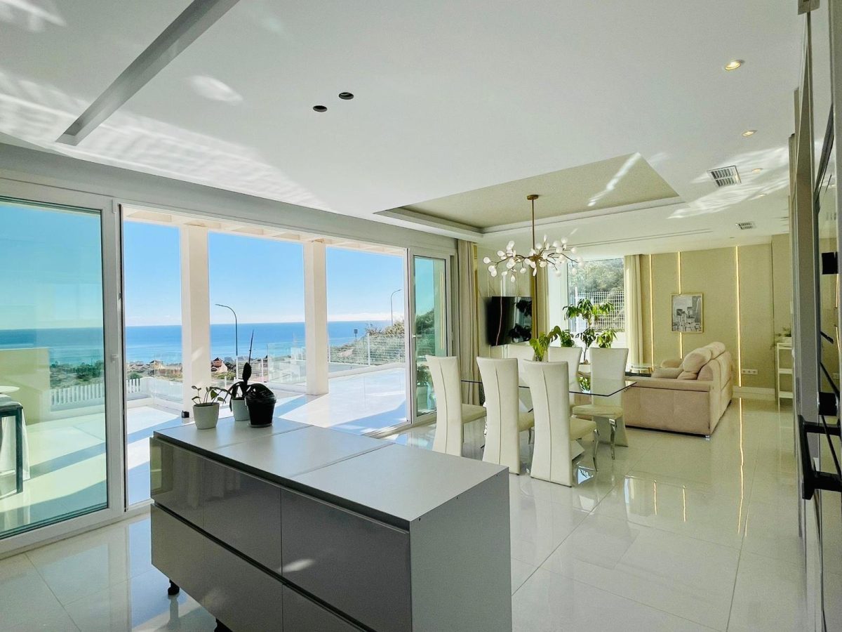 Exclusiva Villa de Lujo con Piscina Privada y Vistas Panorámicas en Benalmádena — Foto 24