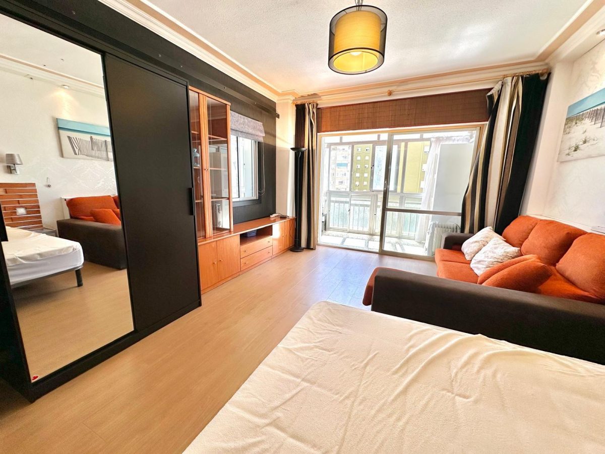 Estudio luminoso con gran terraza en el centro de Torremolinos – Zona Estación de Autobuses — Foto 9