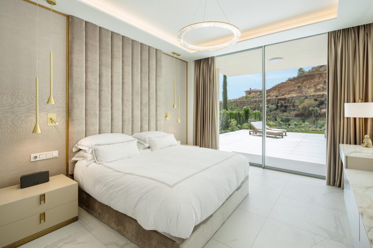 Nuevo y Lujoso Apartamento de 3 Dormitorios con Vistas al Mar y a la Montaña en Reserva del Higuerón — Foto 12