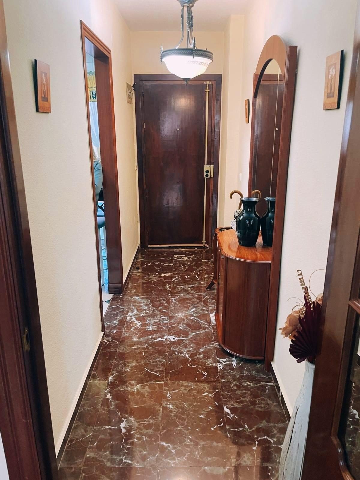 ¡Oportunidad única en pleno centro de Fuengirola, junto al Recinto Ferial! — Foto 9