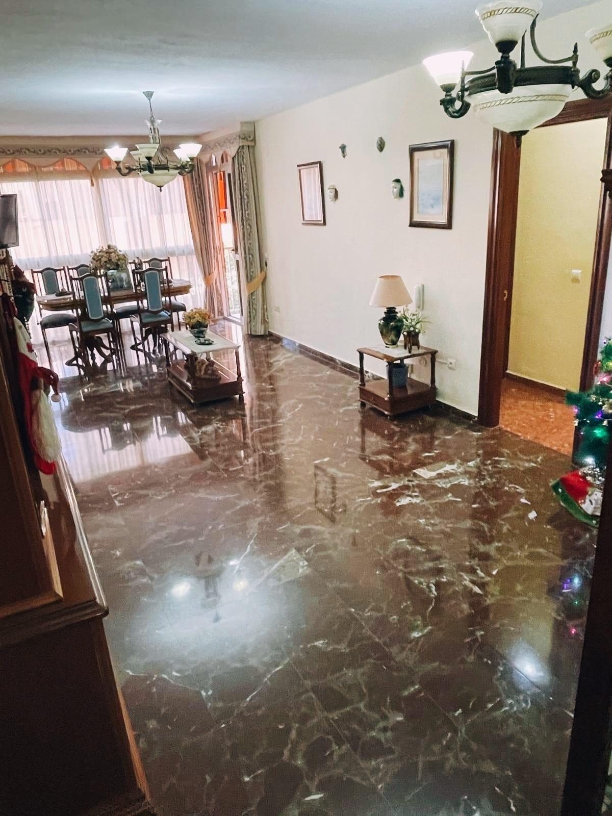 ¡Oportunidad única en pleno centro de Fuengirola, junto al Recinto Ferial! — Foto 3