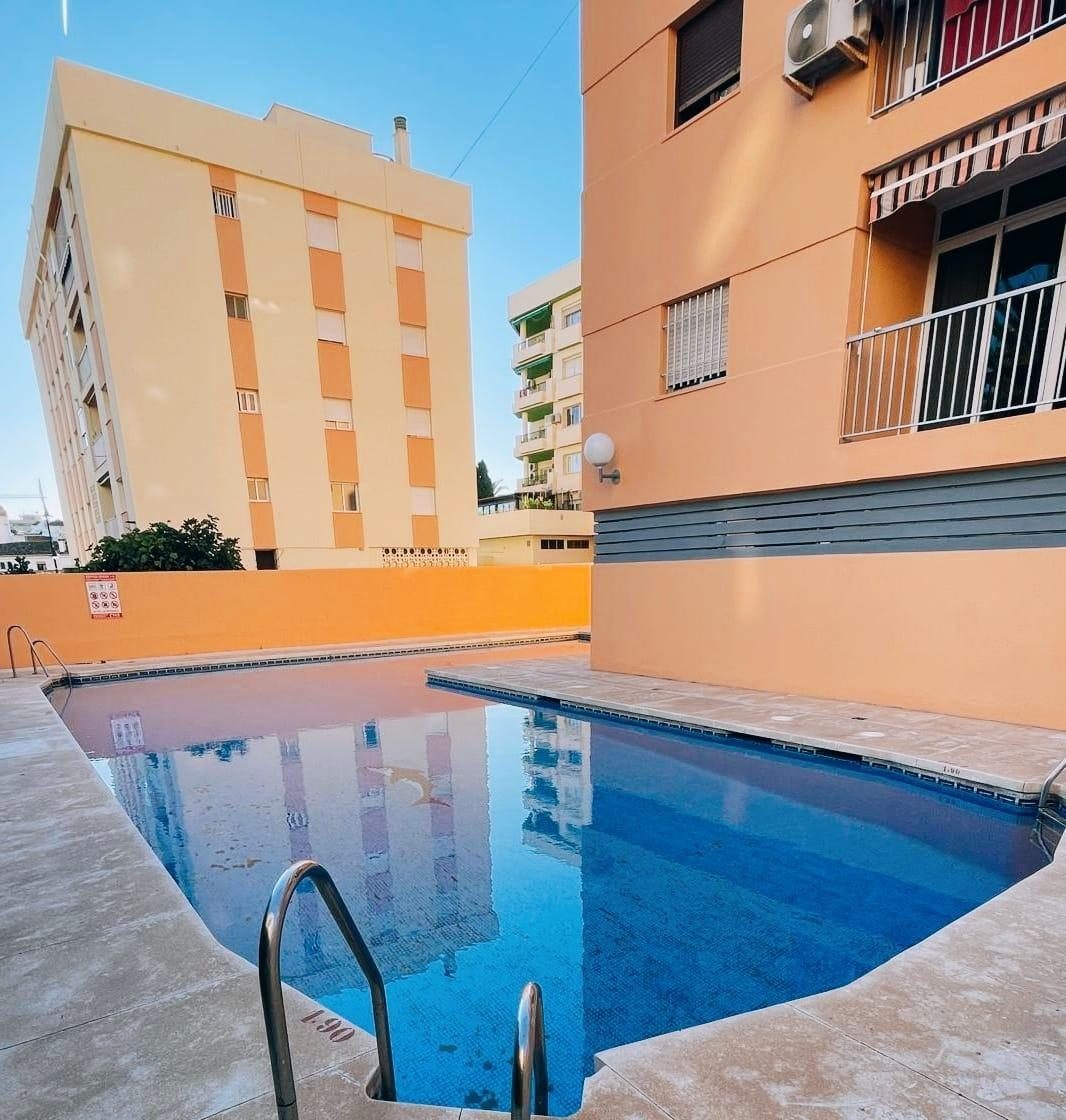 ¡Oportunidad única en pleno centro de Fuengirola, junto al Recinto Ferial! — Foto 1