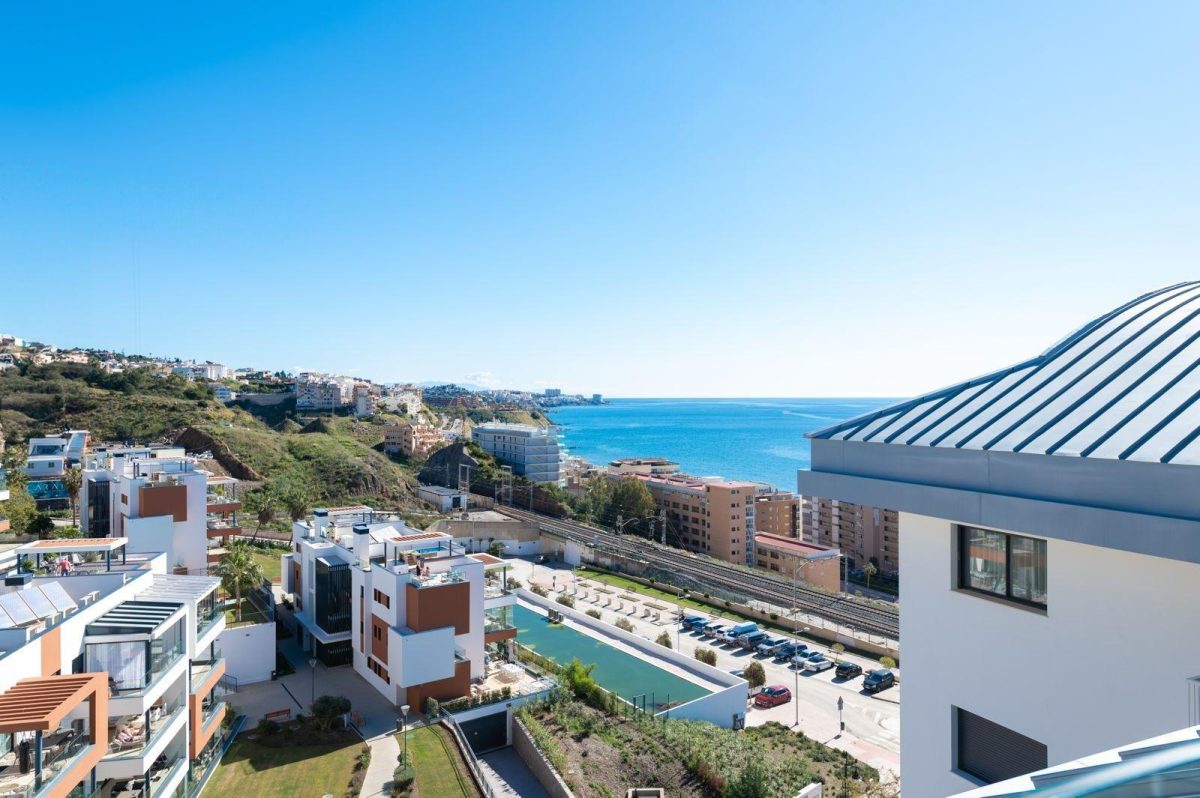 Oportunidad Única: Ático Premium con Vistas al Mar y Servicios 5 Estrellas en la Costa del Sol — Foto 2