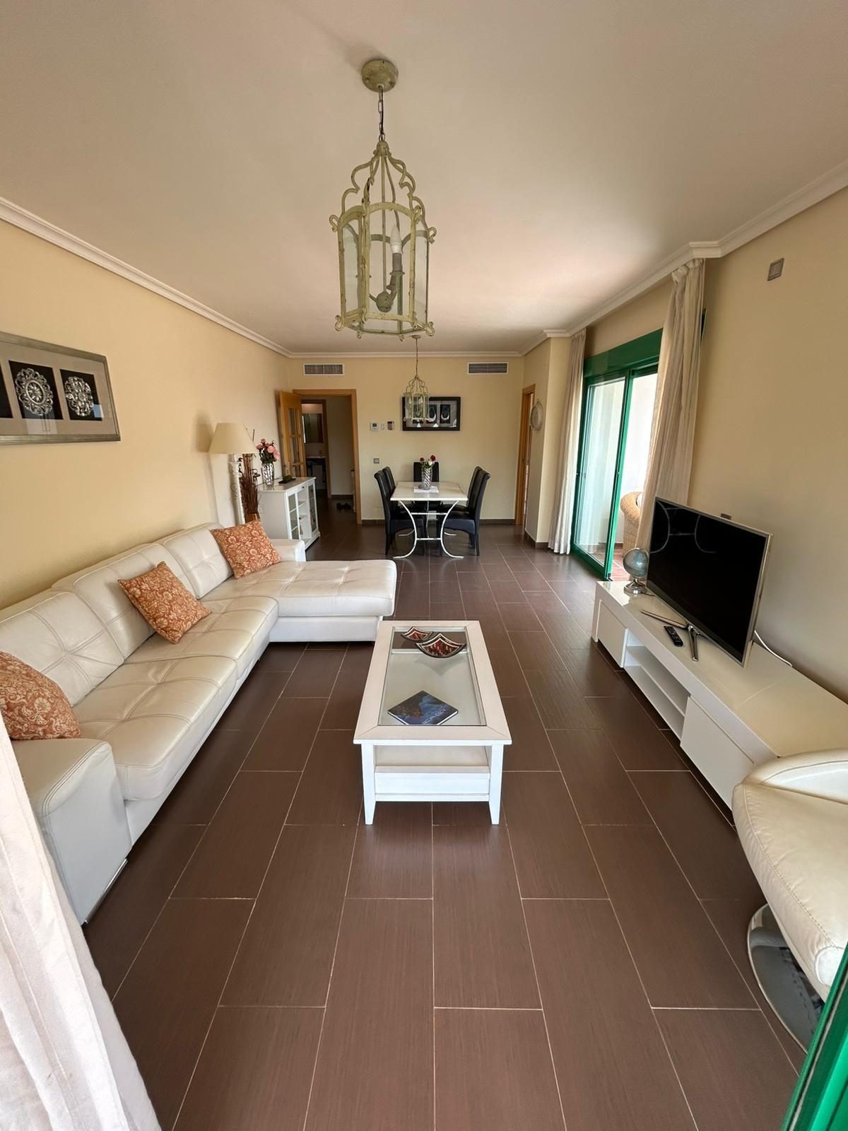 Venta piso en urbanizacion Monte Selwo, Estepona — Foto 4