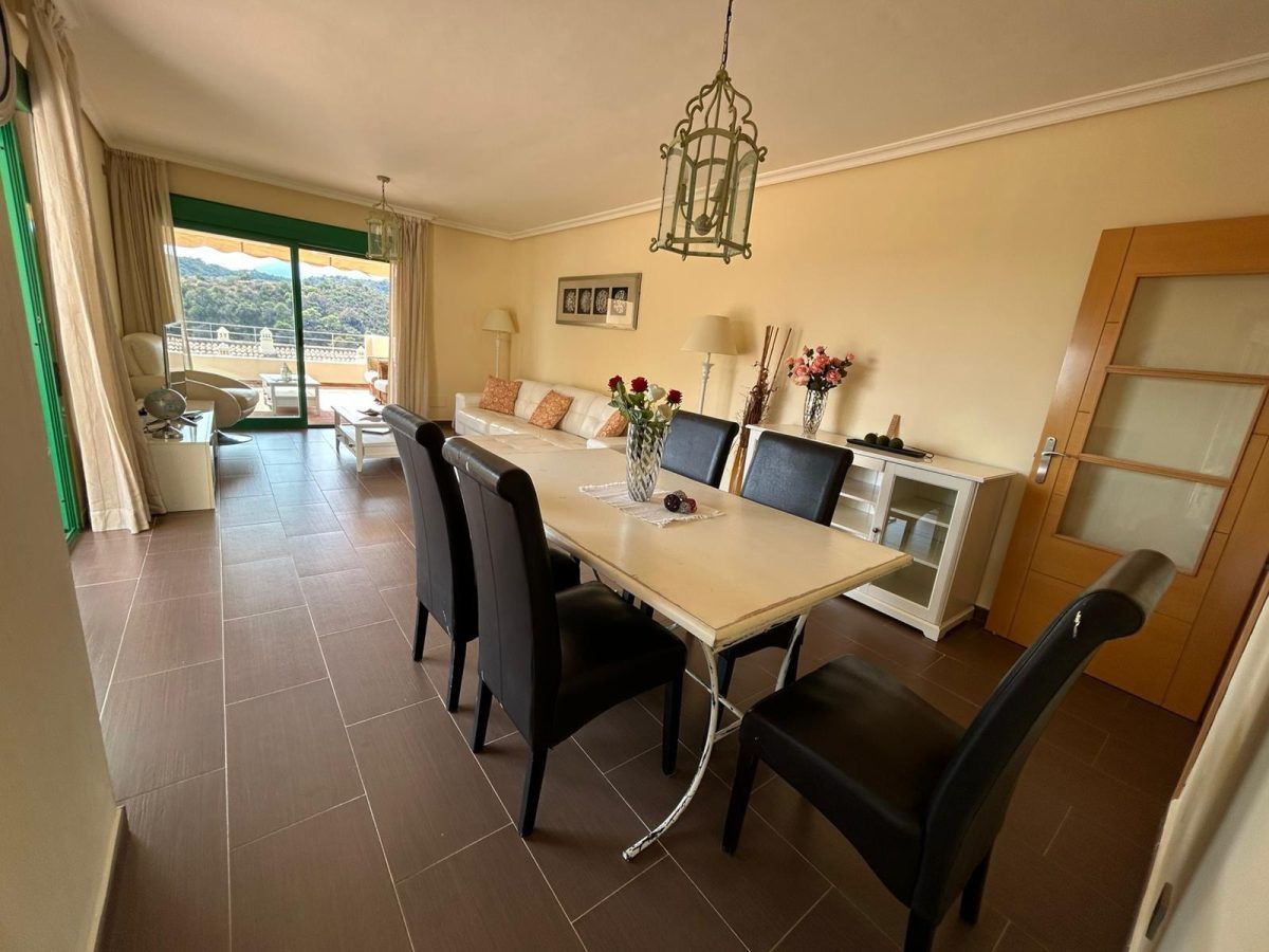 Venta piso en urbanizacion Monte Selwo, Estepona — Foto 3