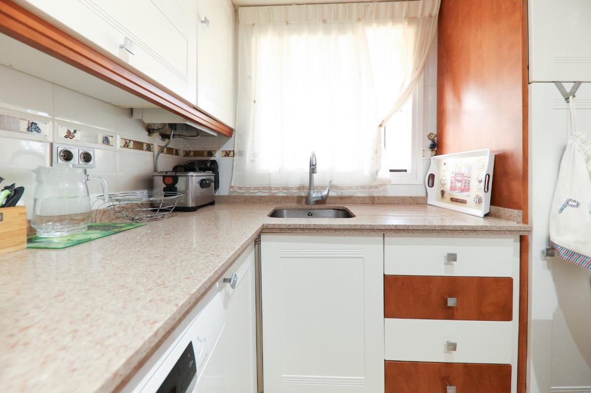 Amplio piso de 3 dormitorios con terraza, garaje y trastero en Las Lagunas — Foto 7