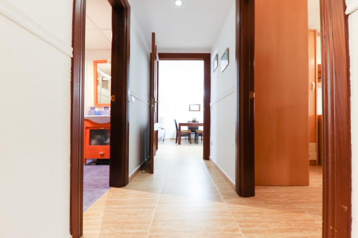 Amplio piso de 3 dormitorios con terraza, garaje y trastero en Las Lagunas — Foto 19