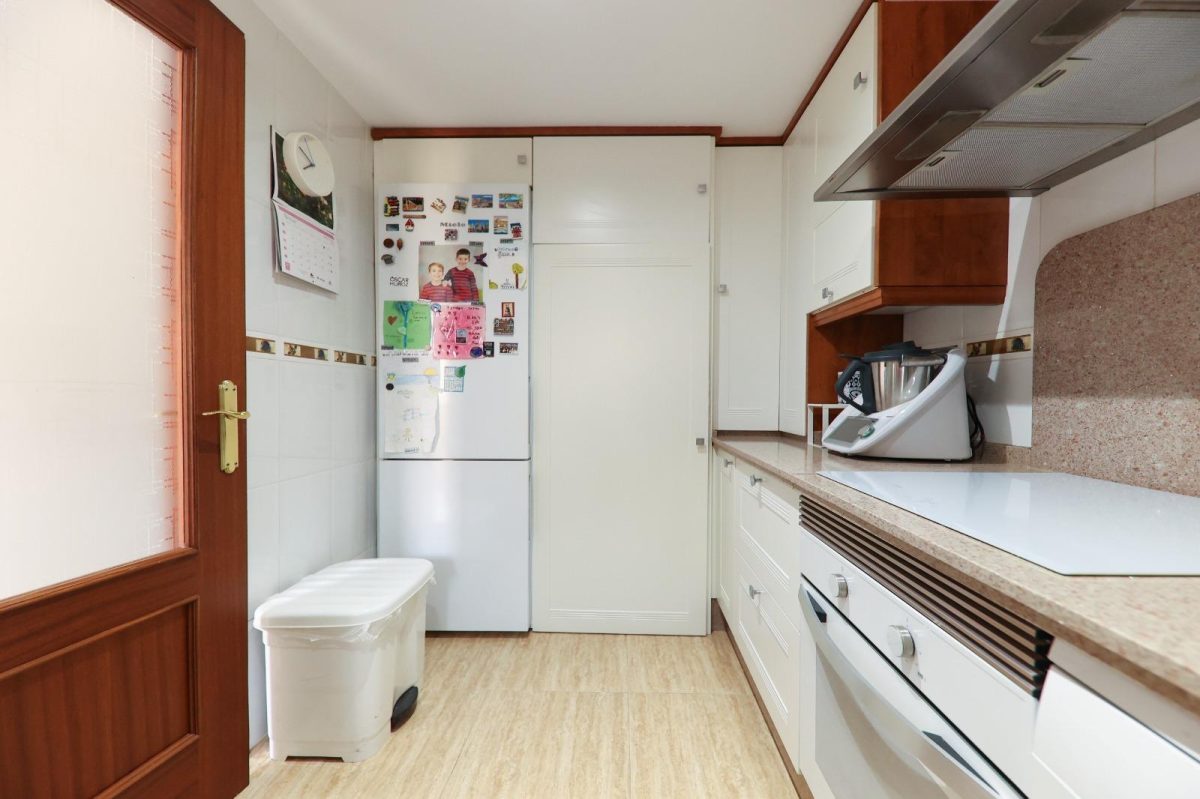 Amplio piso de 3 dormitorios con terraza, garaje y trastero en Las Lagunas — Foto 5