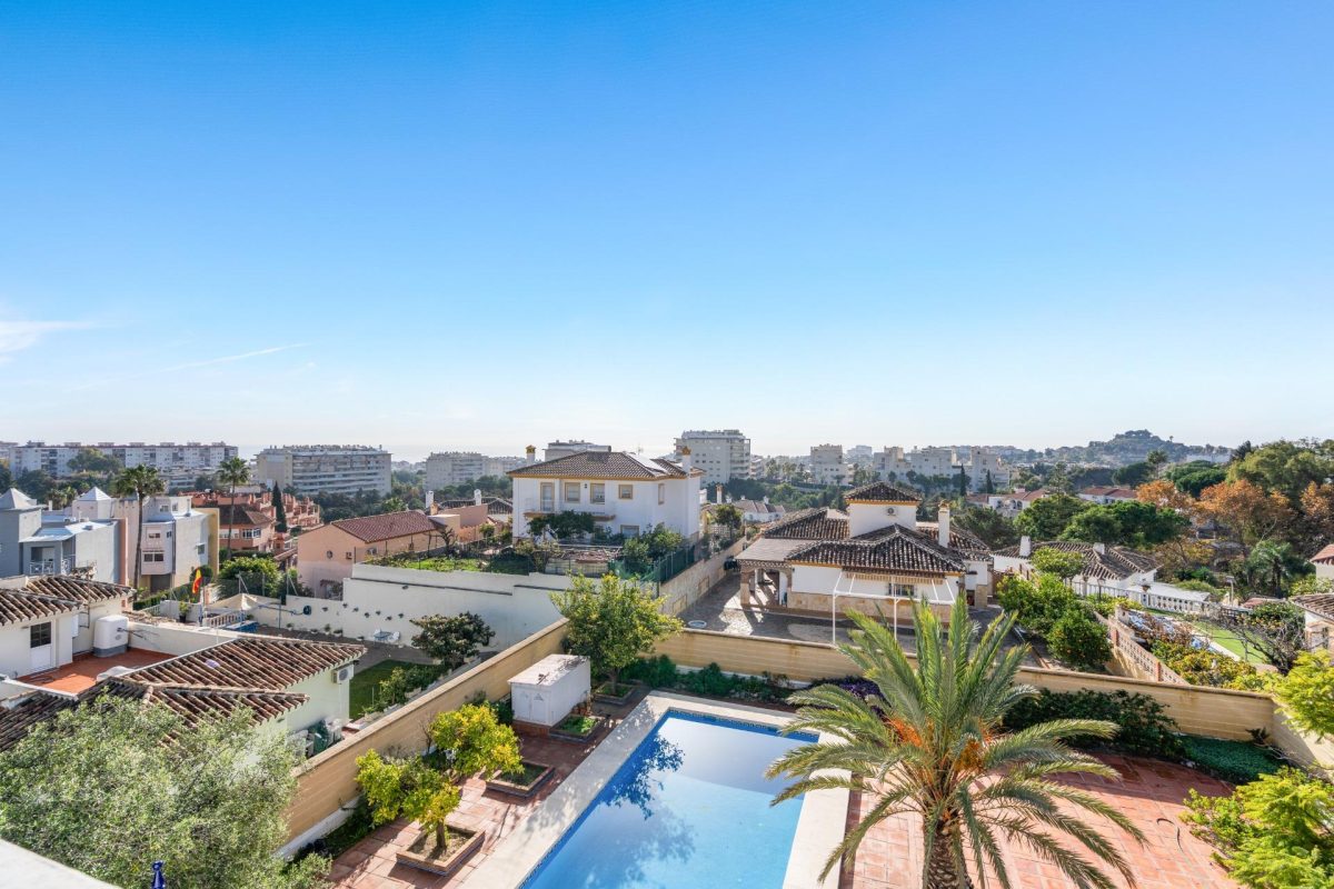 Villa Independiente de Estilo Andaluz en Arroyo de la Miel – Parcela de 813 m² — Foto 30